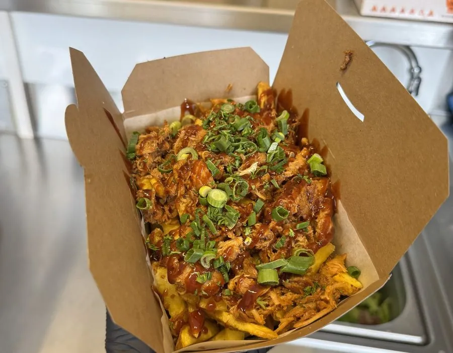 Loaded fries met toppings