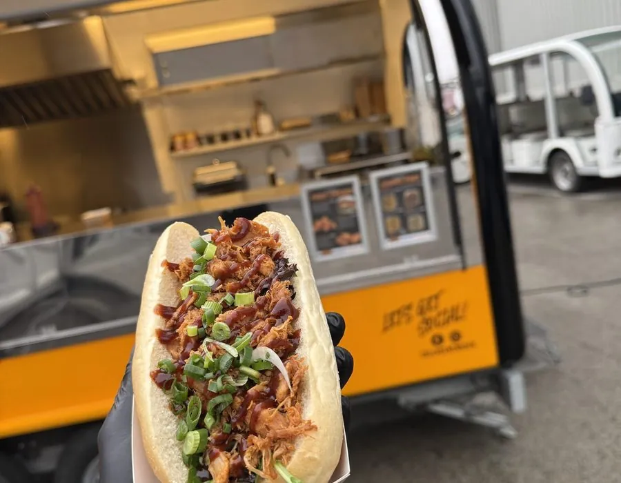 Hotdog met verse toppings